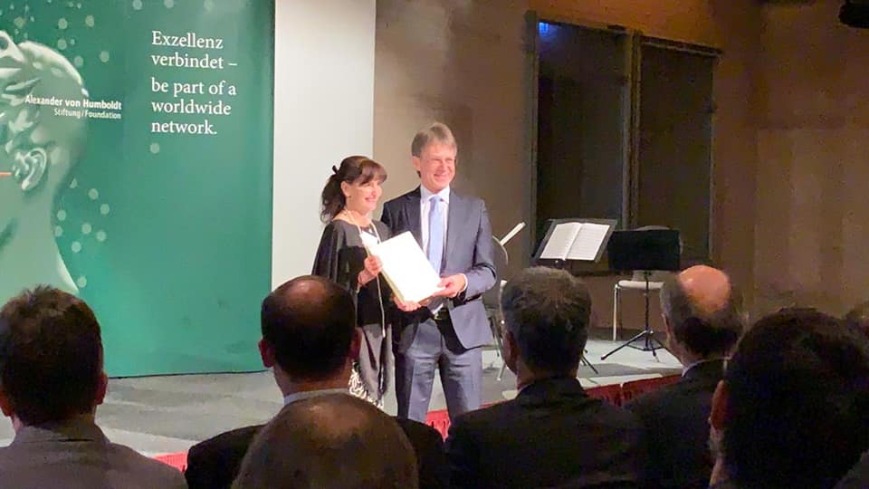 Marleen Haboud recibiendo el Georg  Forster Research Award